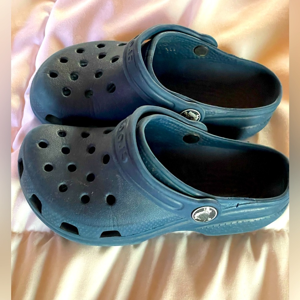 Crocs for kids! Preowned! Size 10-11 children’s! Blue